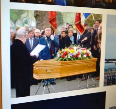 Funeral_lie_exciting_coffin_alt_404..JPG